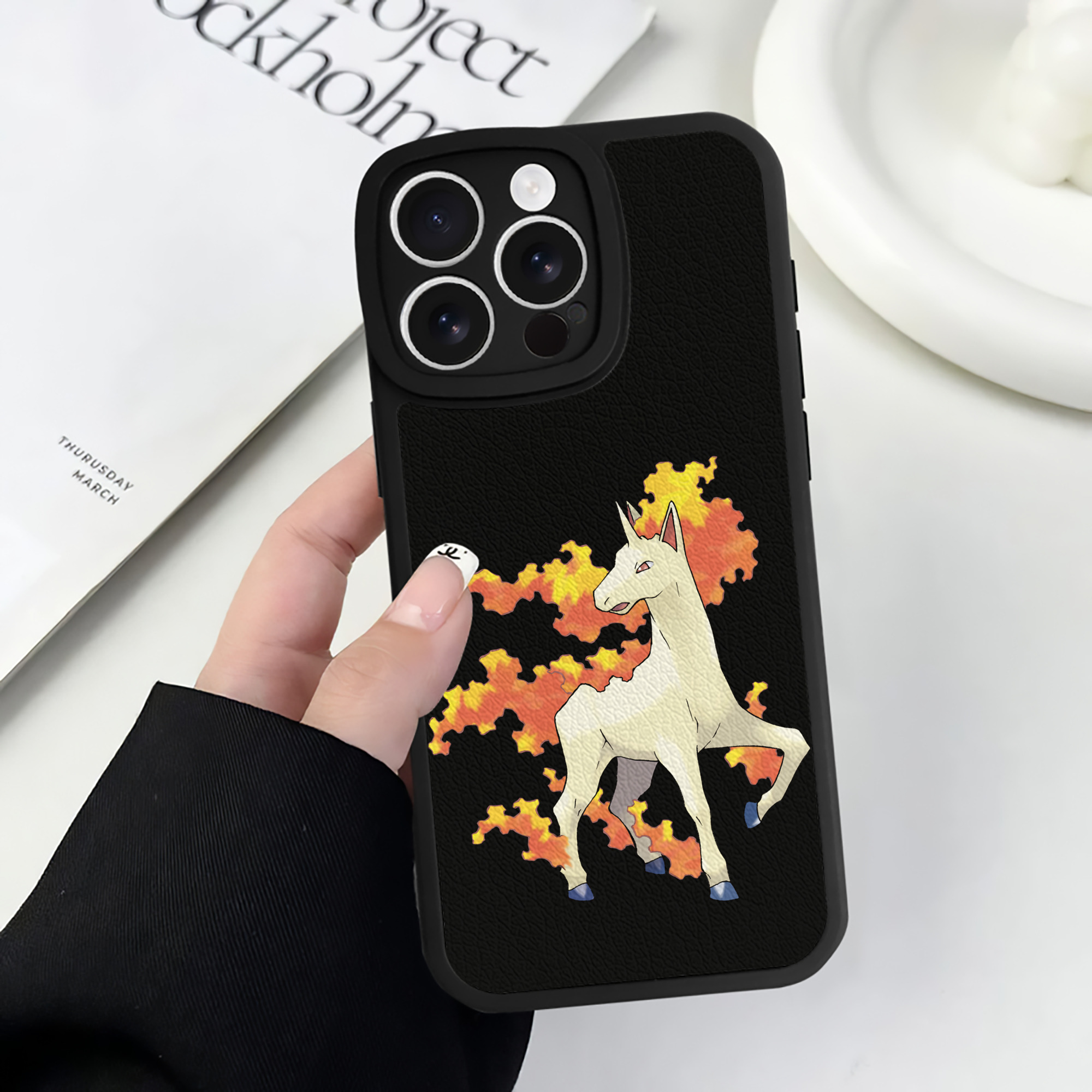 （画像用） ポケットモンスター Pokémon 【iPhone 16シリーズ対応】シリコンスマホケース（レザー調） 材質：シリコン